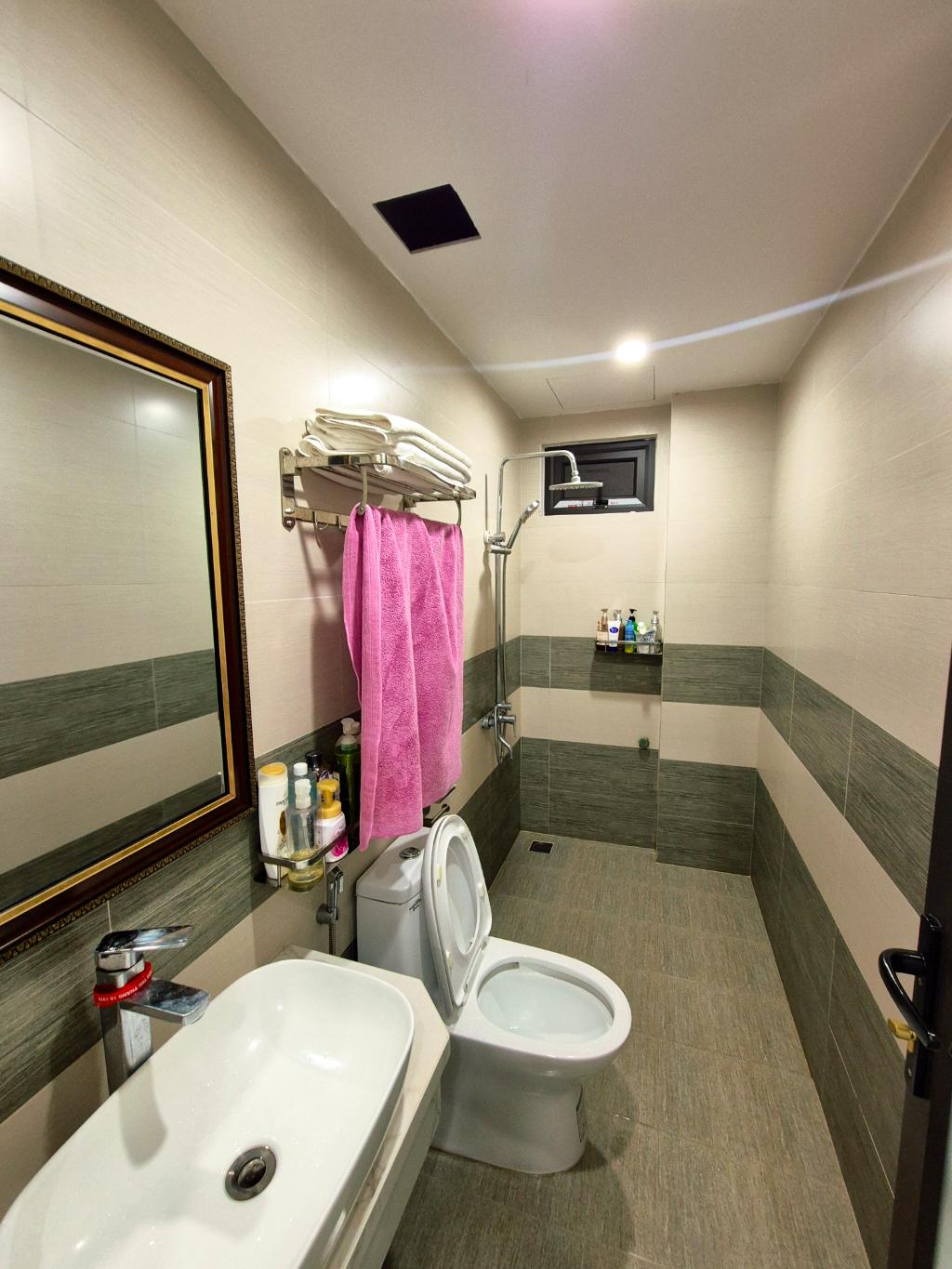 Bán nhà mới xây - Vị trí đắc địa - Ở luôn - Không cần sửa